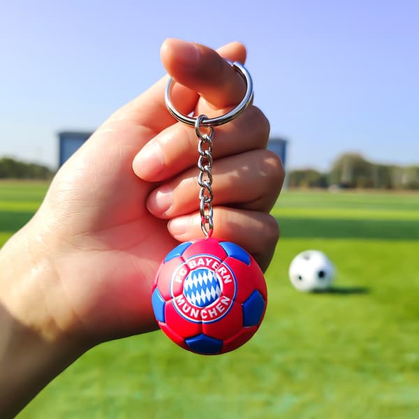 PVC-nøkkelring med mini-fotball, Tyskland 2024 Europacup klubbmerke flagg Manchester City Real Madrid