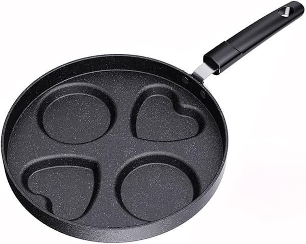 9,7\" 4-Hulls Stekepanne Non-Stick, Hjerteformet Pannekakepanne, Frokost Egg Stekepanne Egnet for Gasskomfyr og Induksjonskomfyr (Svart)
