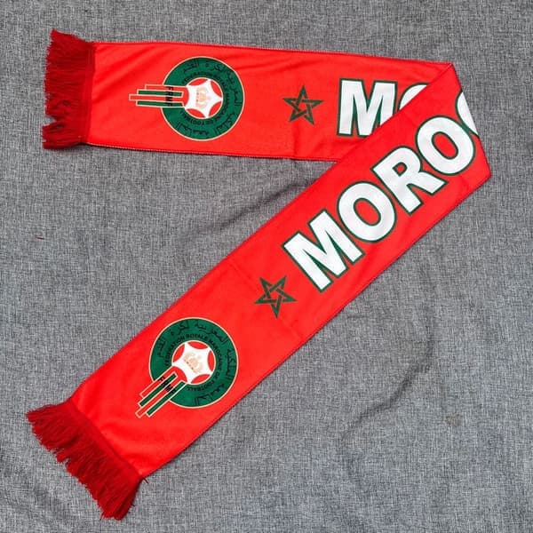 VM-skjerf for fans av Mexico, USA, Canada, Brasil, Portugal, Argentina og Nederland. Marokkansk rød