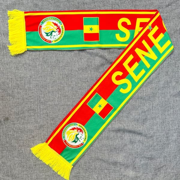 VM-skjerf for fans av Mexico, USA, Canada, Brasil, Portugal, Argentina og Nederland.