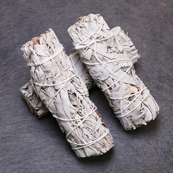 Hvite Salvie Smudge Kits, Beroligende Aroma, Saktebrennende Spirituell Røkelse, Bærekraftig Høstet, Positiv Grid-Skapelse for Dyp Meditasjon (4 stk)