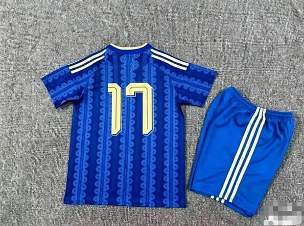 2026 Barnesett, drakt og shortssett, pustende polyester fotballdrakt, sportsfanbekledning