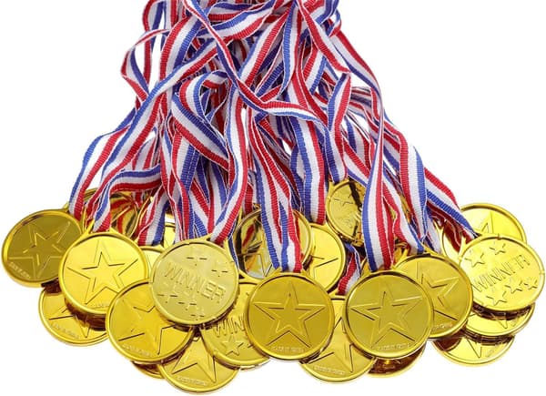 100-pack plastmedaljer för barn, skola, sport eller miniolympiska medaljer