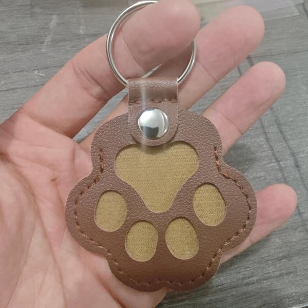 Nøkkelring for oppbevaring av hundepels, søt nøkkelring med lærtass, minnegave for kjæledyrhår og veskeanheng for katte- og hundeelskere,