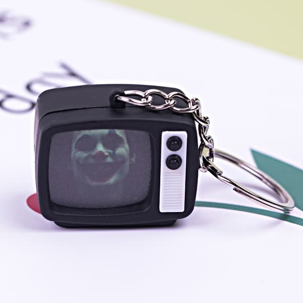 Mini Retro TV Nøglering - Særpræget Gyser-tema Hængende Dekoration, Sjov Dobbeltstil Tilbehør til Nøgleringe klovn