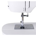 Miniatyrbillede 6 af 7: Singer | Sewing Machine | M1605 | Number of stitches 6 | Number of buttonholes 1 | White
