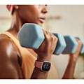 Pikkukuva 3 / 4: Fitbit Älykello Versa 4 Kultainen