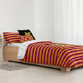 Miniatyrbillede 3 af 7: Play Fabrics Nordic Case Med Bomuldsknapper Til Gryffindor Shield 120 200x200 Cm Seng