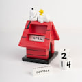 Pikkukuva 2 / 4: Grupo Erik Snoopy Doghouse 3d Perpetual Calendar