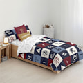 Miniatyrbillede 2 af 3: Play Fabrics Dynetæppe Med Knapper Hogwarts Plaid Til 90 Seng 155x220 Cm