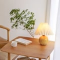 Miniatyrbillede 3 af 4: Bordlampe med sfærisk træbase og plisseret skærm, hyggelig og retro hjemmebelysning