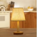 Miniatyrbillede 5 af 5: Enkel bordlampe i træ med lampeskærm i hør