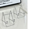 Miniatyrbild 2 av 5: Retro mobilställ i metall | Skrivbordsstativ med konstnärlig design | Litet staffli-format ställ – Silver