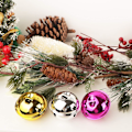 Miniatyrbild 5 av 5: Röda juljingleklockor 10 st stora jingleklockor färgade Chris