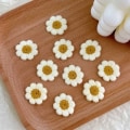 Miniatyrbilde 2 av 3: 20 ark/batch små blomsterbroderi-klistremerker, off-white tredimensjonale