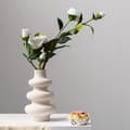 Dekorativ keramisk vas, handgjorda torkade blommor, matt beige, modern