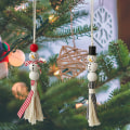 Miniatyrbild 4 av 5: Handgjorda julgransprydnader, liten snögubbe tofs hänge, Chris