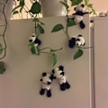 Pikkukuva 3 / 5: 2 kpl satunnaisia pehmolelupandan jääkaappimagneetteja, koko: 9cm x 9cm/3.54