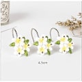 Miniatyrbilde 2 av 4: 12 stk hvite blomster dekorative dusjgardinkroker i metall U-form,