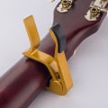 Miniatyrbild 3 av 4: Gitarr Capo - Guld