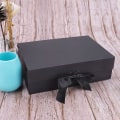 Miniatyrbild 5 av 5: Svart liten presentask i papper med band, rosett presentask magnetisk presentask