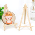 Miniatyrbilde 2 av 2: Sett med 5 Mini Trestaffeli Triangel Bordholder Navn Nummer Fane