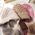 Miniatyrbilde 5 av 5: Kaffe-farget integrert ørebeskyttelse og vindtett lue-skjerf,