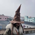 Pikkukuva 3 / 5: Uusi Halloween-noidan hattu, lavasteiden tunnelma, pukeutumishattu