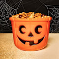Pikkukuva 2 / 3: Halloween-kurpitsakori karkkijahtiin, oranssi 14x18 cm