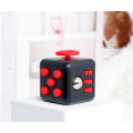 Pikkukuva 3 / 3: Fidget Cube - Punainen/Musta - Vedä Rubikin kuutio esiin