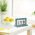 Miniatyrbillede 4 af 5: Kompakt skrivebords kalender med træ enkelt blad grøn præsentation