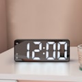 Miniatyrbilde 3 av 4: Svart digital alarmklokke, elektronisk alarmklokke med slumrefunksjon