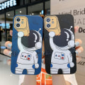 Miniatyrbilde 4 av 5: Søt iPhone 14-deksel, kult tegneserie-astronaut romstilig design