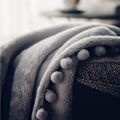 Pikkukuva 5 / 5: Fleece-peitto pompolla, mukava pehmeä Cashmere-peitto sohvalla