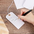 Miniatyrbilde 4 av 5: 100 stk Store prislapper med elastisk snor, hvite hengende papiretiketter med snor, festet forsterket hull, skrivbar 12,1 cm × 6 cm