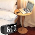 Miniatyrbild 4 av 4: Smart Digital Väckarklocka för Sängbord, Grön LED Rese USB Bordsklocka med 12/24h Datum Temperatur