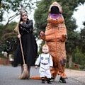 Miniatyrbild 2 av 5: Uppblåsbar T-Rex Dinosauriekostym Halloween Kostym Maskeradkläder för Vuxna (Brun)