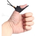 Miniatyrbild 4 av 4: 2 st Bågskytte Fingerskydd Läder Tumring Pil Fingerskydd Fingerplatta för Jakt Långbåge Bågskytte Svart