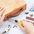 Miniatyrbillede 3 af 5: Vintage Læder Skabshåndtag Sæt med 6 Antikke Møbelgreb