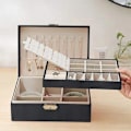 Miniatyrbillede 7 af 7: Smykkeskrin PU Læder Ringholder Etui (Sort)