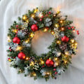 Miniatyrbild 2 av 5: Julkrans för dörrdekoration Dekoration med Tallkottar Bär Snöflingor (30CM, 20 LED-lampor)