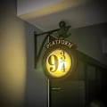 Miniatyrbillede 4 af 5: Metall væglampe gave til 20-års jubilæum filmelskere, Harry Potter hængende 9 3/4 nattelys