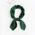 Miniatyrbild 2 av 5: Ljusgrön Sidenscarf för Kvinnor, Elegant Modeaccessoar