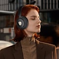 Pikkukuva 2 / 5: Langattomat Bluetooth-kuulokkeet korvan yli mikrofonilla, melua vaimentavat kokoontaitettavat kevyet kuulokkeet, upea basso urheiluun, matkoille ja kuntosalille