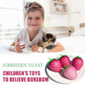 Miniatyrbild 4 av 5: Simulerad Jordgubbe Squishy Frukt Anti-stress Klämboll Dekompression