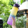 Miniatyrbillede 4 af 5: 1000ML sportsvandflaske Motiverende sugerørflaske med tidsmarkør Lækagesikker drikkedunk til udendørs hjemme Blue  Purple