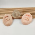 Miniatyrbilde 5 av 5: 3D Silikon Tatovering Ansikt Lepper Modell Øvelseshud Nese Sminke Kosmetisk Trening