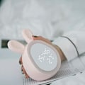 Miniatyrbillede 2 af 4: Vækkeure til soveværelser med snooze og natlys, digitalt vækkeur med termometer, justerbar lydstyrke og lysstyrke, pink, kaninformet