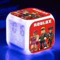 Pikkukuva 1 / 2: Roblox-printti digitaalinen herätyskello 7 värin vaihtuvalla yövalolla LED-näyttö yöpöydälle, kodin sisustus, lasten lahjat