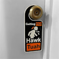 Miniatyrbilde 4 av 5: 2 stk. Hawk Tuah Dørhengere Morsomme Dørknapper Hengere GettingThat Hawk Tush